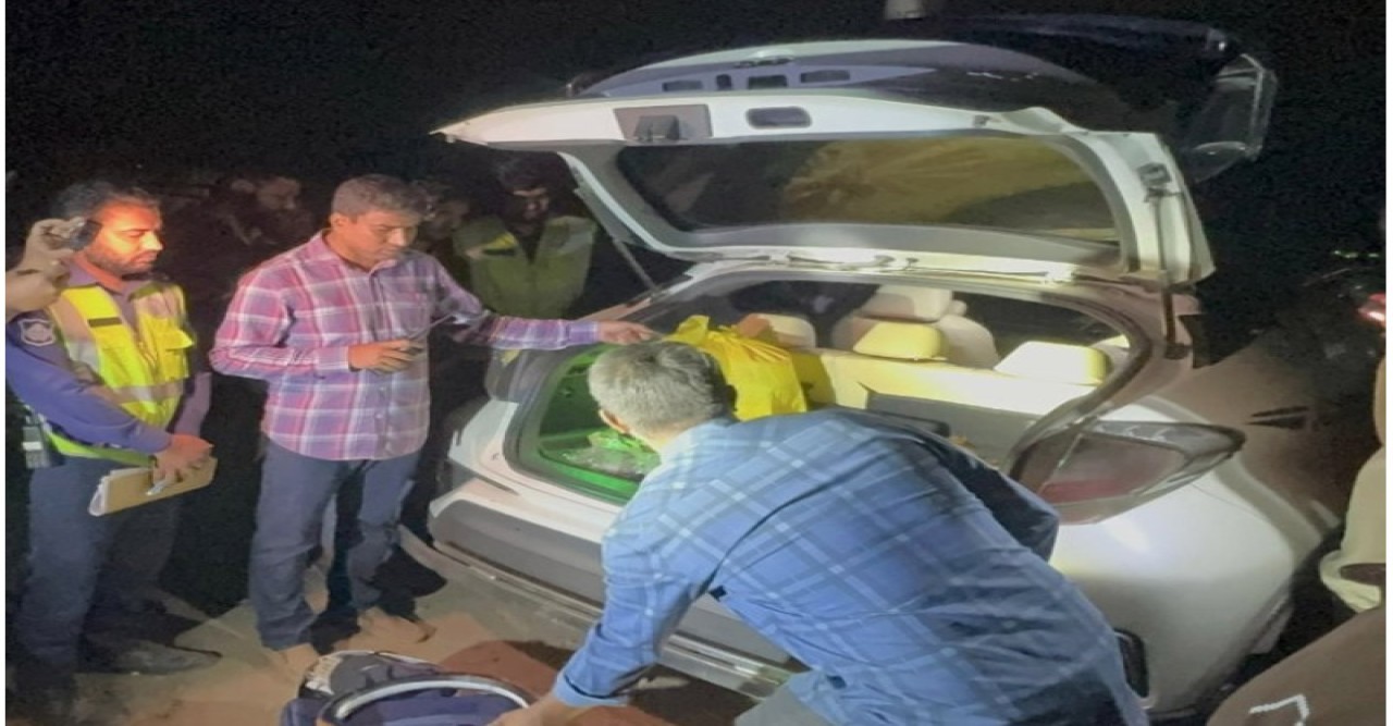 নাটোরে প্রাইভেট কার তল্লাশি করে পাওয়া গেল ৩৭ লাখ টাকা