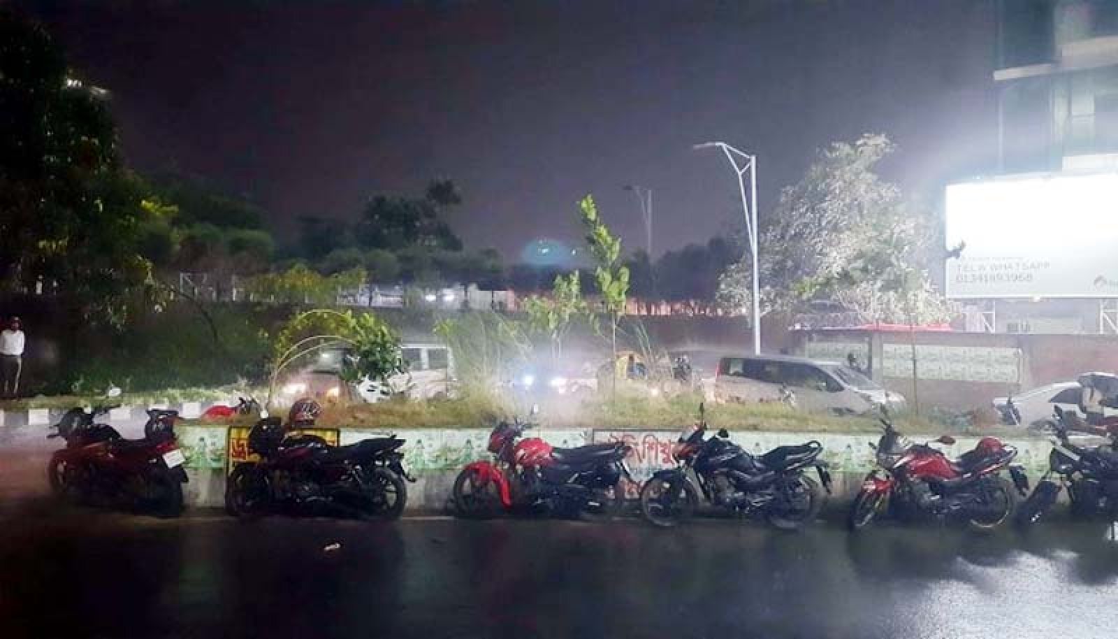 ৫০০ টাকার জ্বালানি তেলের জন্য  ঝড়-বৃষ্টিতে আড়াই ঘণ্টা!