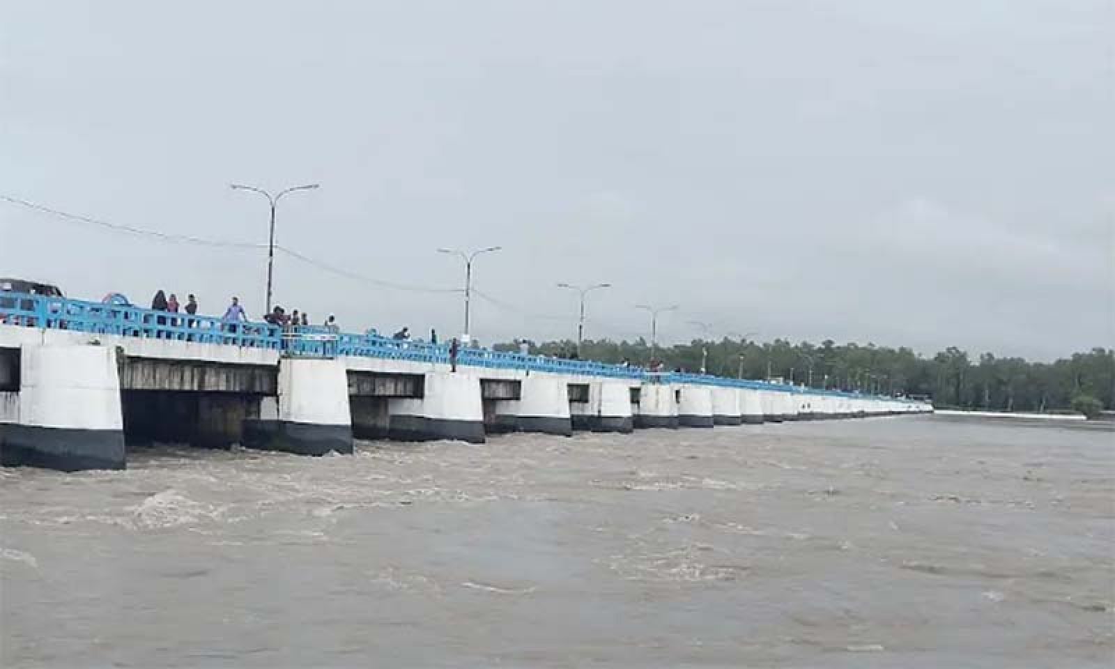 তিস্তার পানি বিপৎসীমা ছুঁই ছুঁই , ব্যারাজের ৪৪টি গেট খুলে দেওয়া হয়েছে