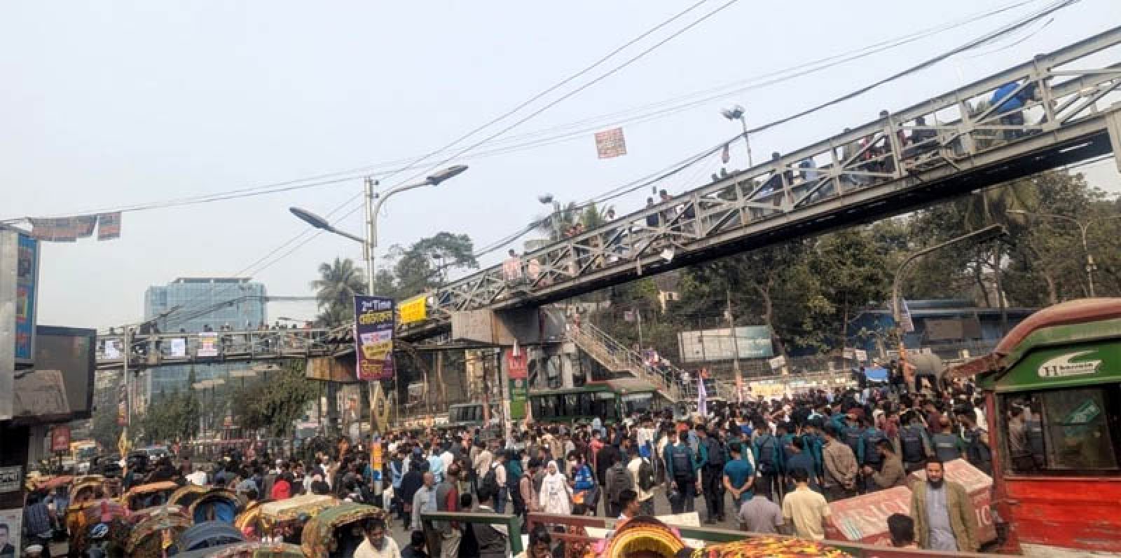 টেকনিক্যাল-তাঁতীবাজার অবরোধ ছেড়ে সায়েন্সল্যাবে আসছেন শিক্ষার্থীরা