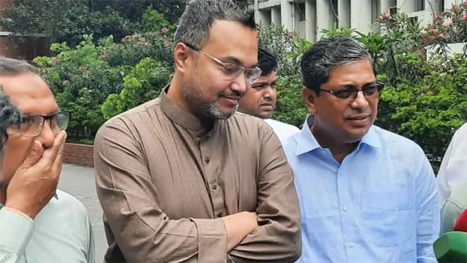 শিক্ষার্থীদের পাটজাত ব্যাগ এবং স্কুল ড্রেস দেবে সরকার