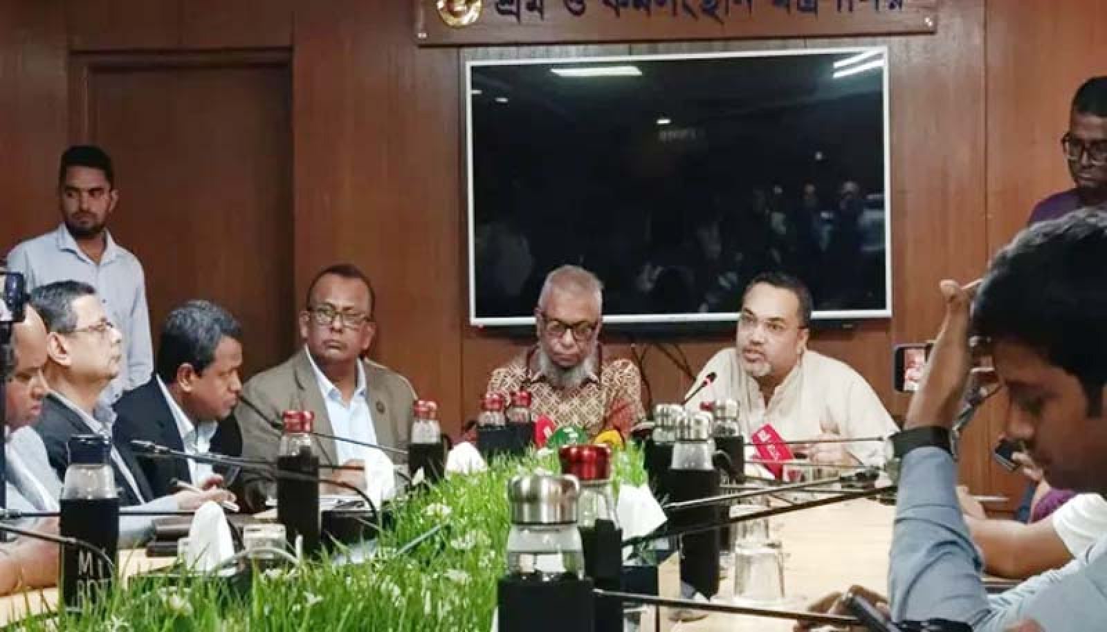 বাংলাদেশ থেকে ১০ হাজার শ্রমিক নিবে মালয়েশিয়া : শ্রমমন্ত্রী