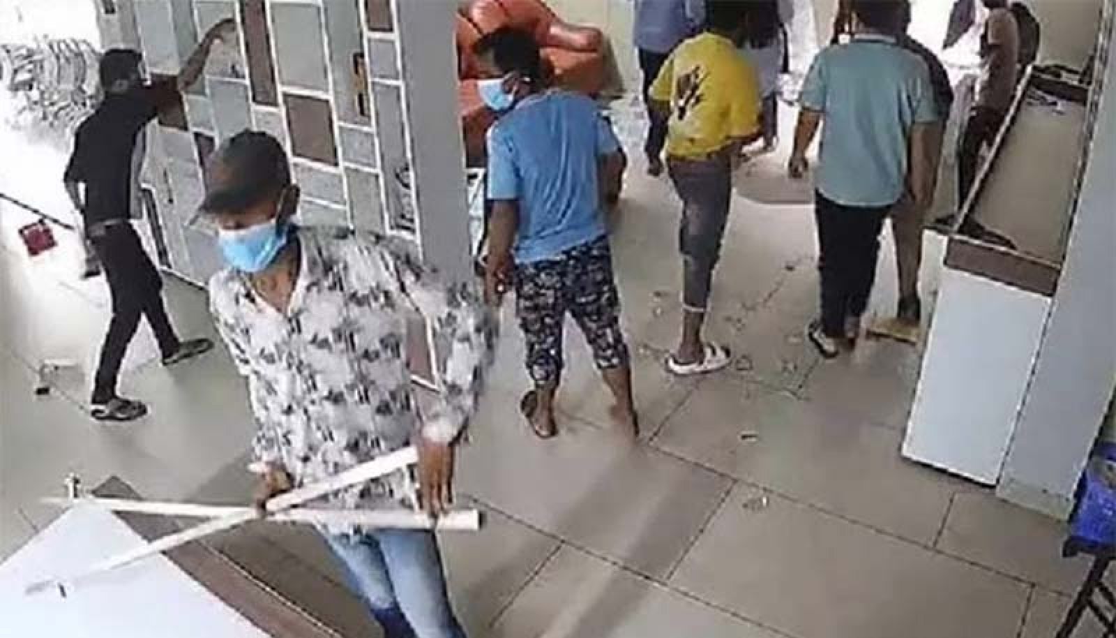 চট্টগ্রামে ব্যবসা প্রতিষ্ঠানে লুটপাটের ঘটনায় গ্রেপ্তার ৮
