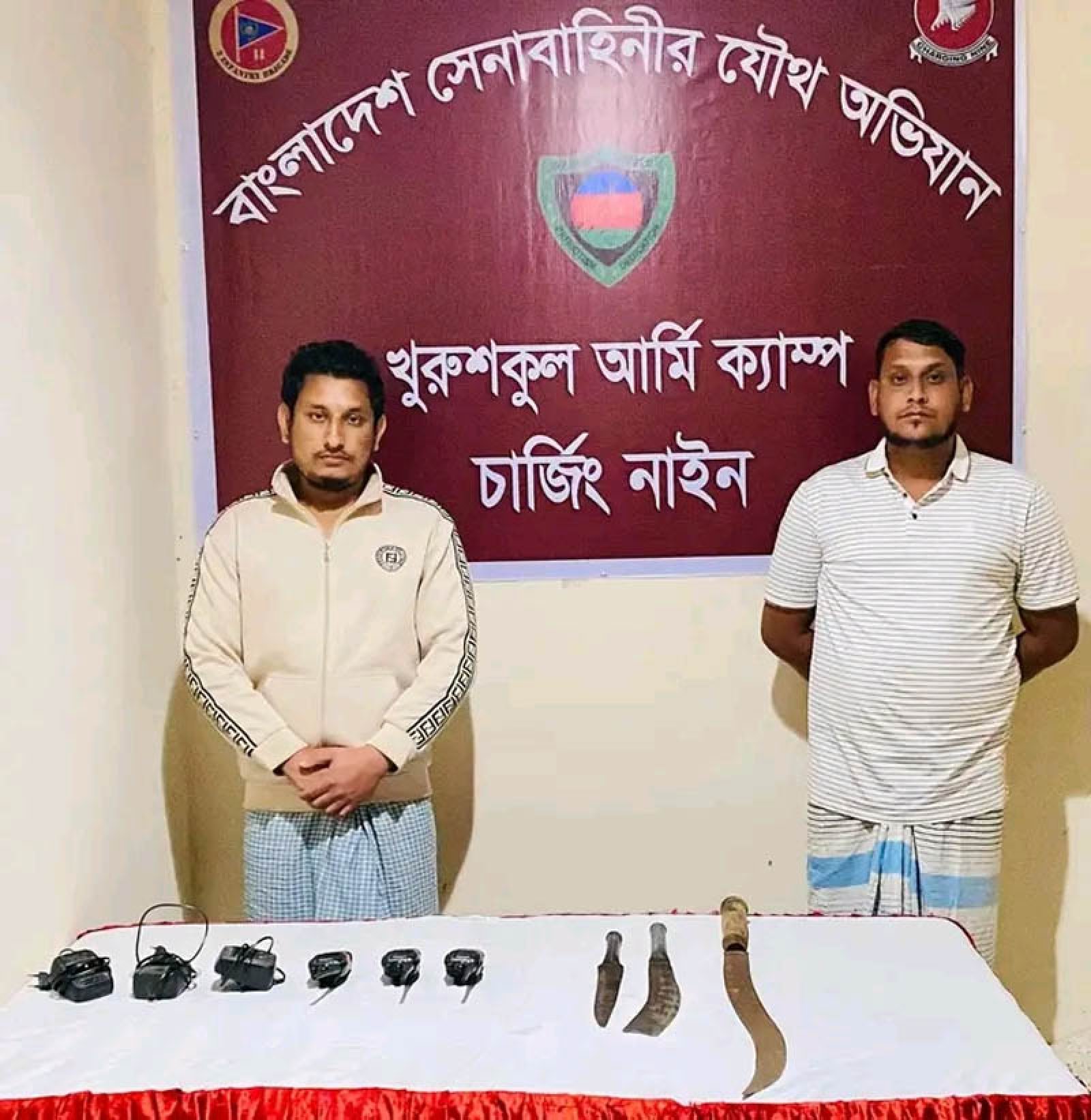 দেশীয় অস্ত্রসহ খুরুশকুলের দুই সহোদর গ্রেফতার