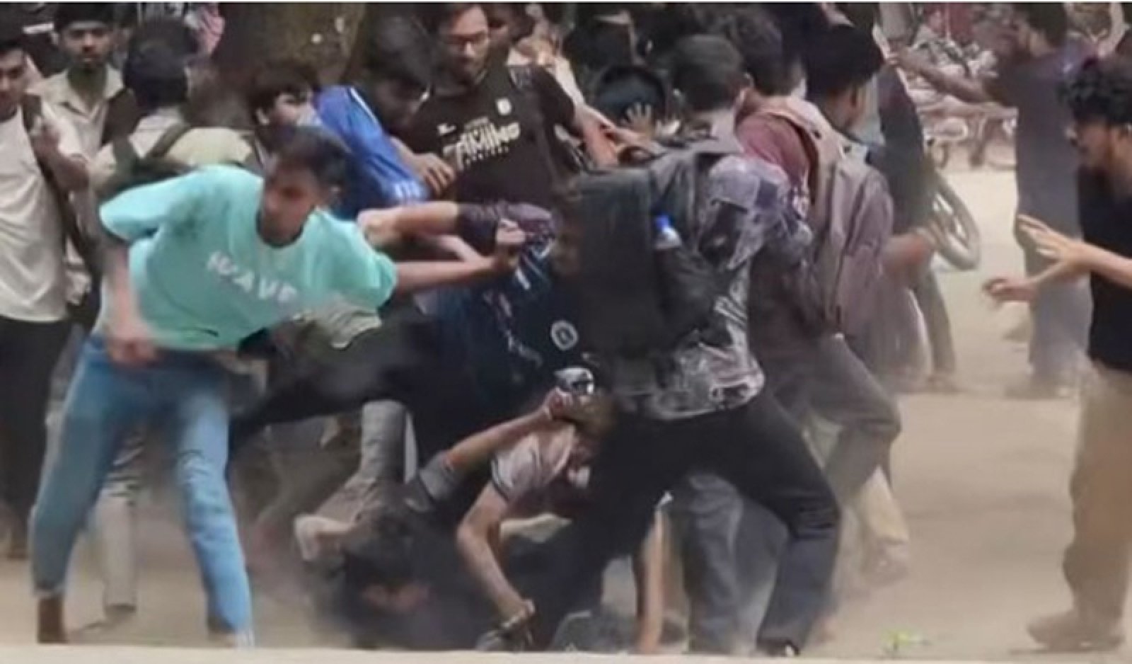 রাবিতে র‌্যাগিংকে ঘিরে দুপক্ষের সংঘর্ষ