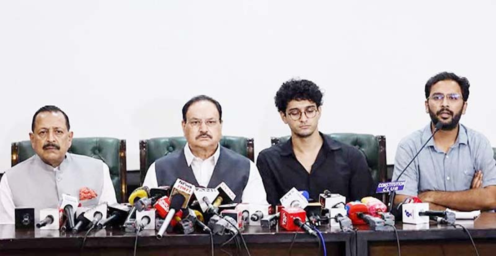 আন্দোলন প্রত্যাহার করলো ককরোচ পার্টি
