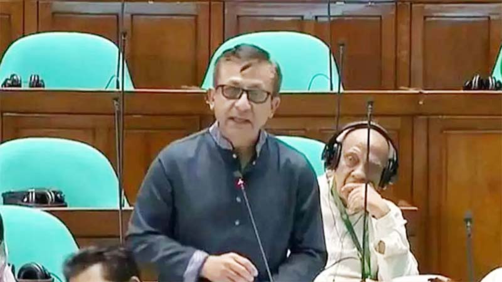 তিন বছরে চার শতাধিক গার্মেন্টস কারখানা বন্ধ হয়েছে : সংসদে বাণিজ্যমন্ত্রী