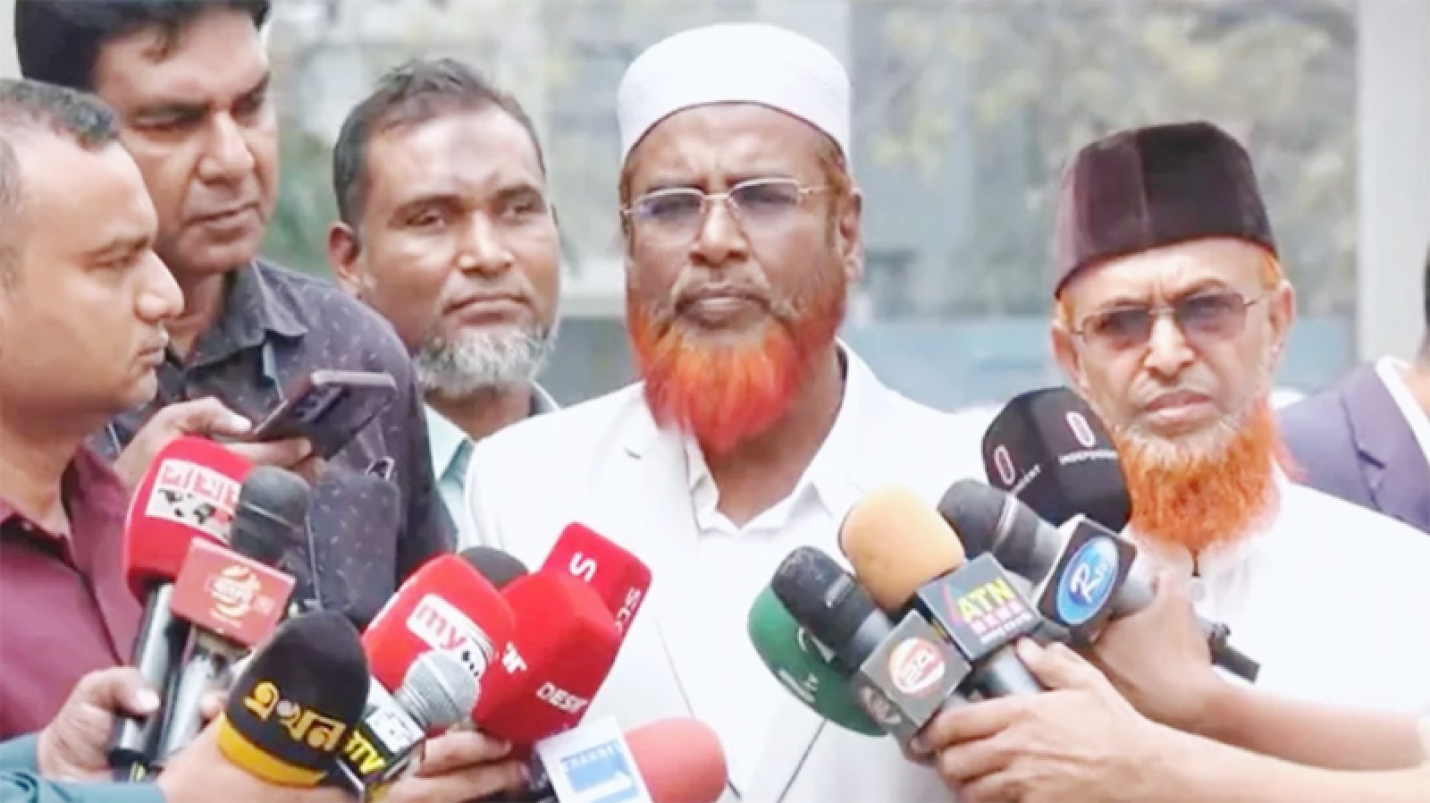প্রধানমন্ত্রীকে সপরিবারে ইফতারের আমন্ত্রণ  দিলো