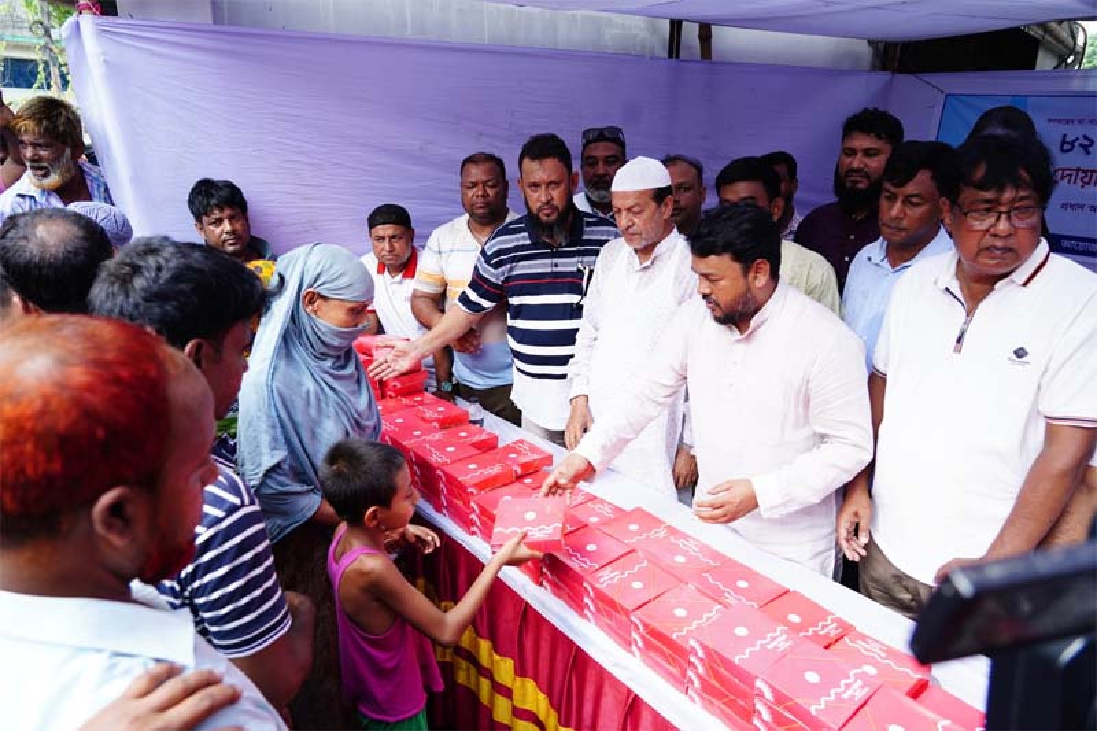 সাবেক প্রধানমন্ত্রী দেশনেত্রী মরহুমা বেগম খালেদা জিয়ার ৮২তম  জন্মদিন উপলক্ষে রাজশাহীতে দোয়া ও দুঃস্থদের মাঝে খাবার বিতরণ