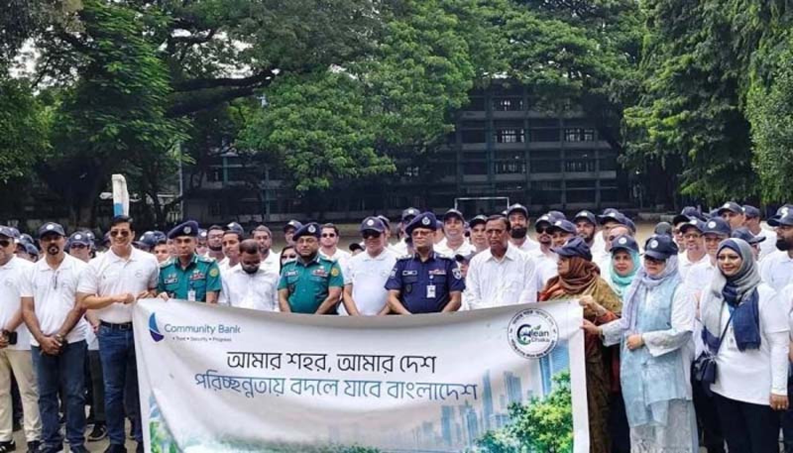 দেশের জনসংখ্যার তুলনায় পুলিশের সংখ্যা খুবই কম : আইজিপি