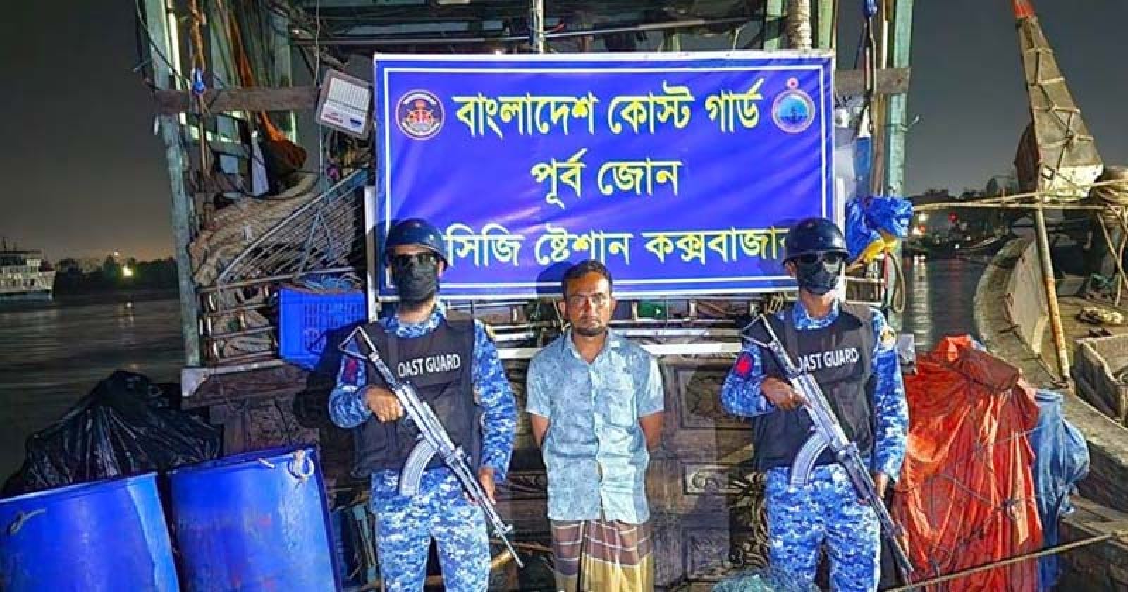 অবৈধ ট্রলিং বোট ও জালসহ জেলে আটক