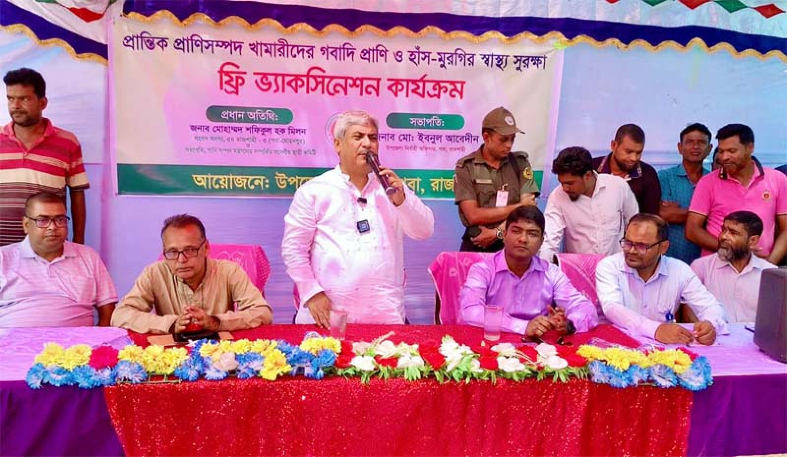 পবায় ফ্রি টিকায় সুরক্ষিত হচ্ছে ৮৩ হাজার গবাদিপশু ও হাঁস-মুরগি, স্বস্তিতে প্রান্তিক খামারিরা