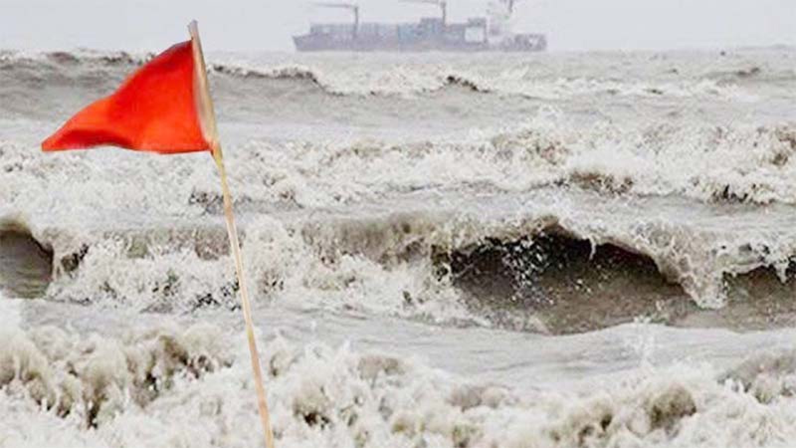 বঙ্গোপসাগরে  লঘুচাপ সৃষ্টি, বন্দরে ৩ নম্বর সতর্ক সংকেত