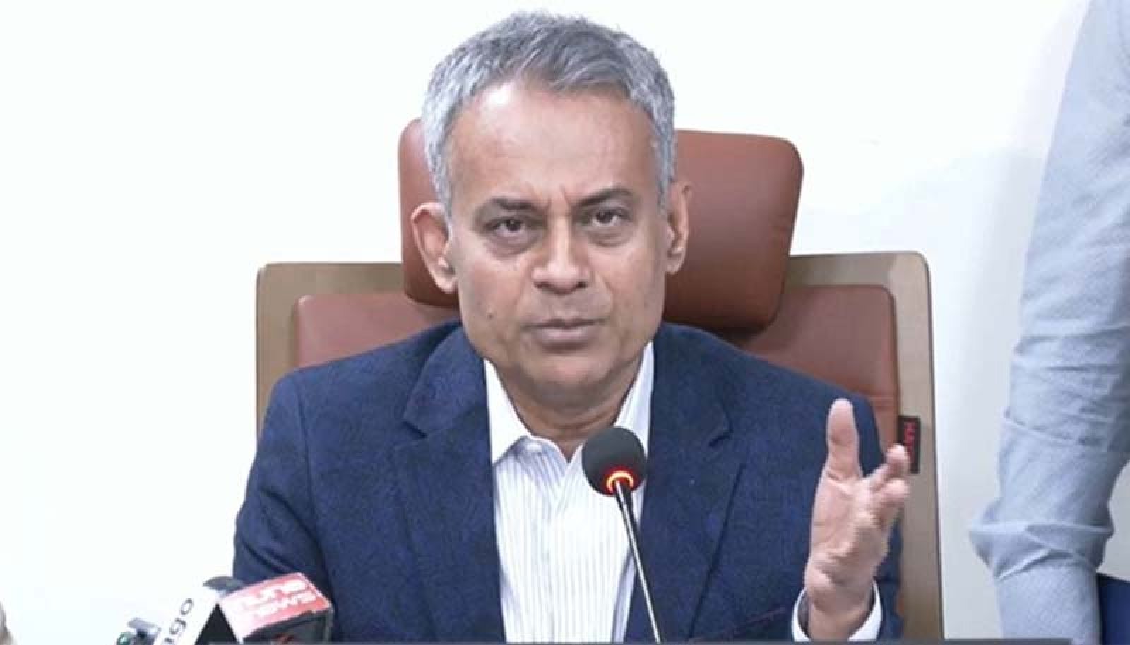 নির্ধারিত ভাড়ার বেশি নিলে রুট পারমিট বাতিল: সড়কমন্ত্রী