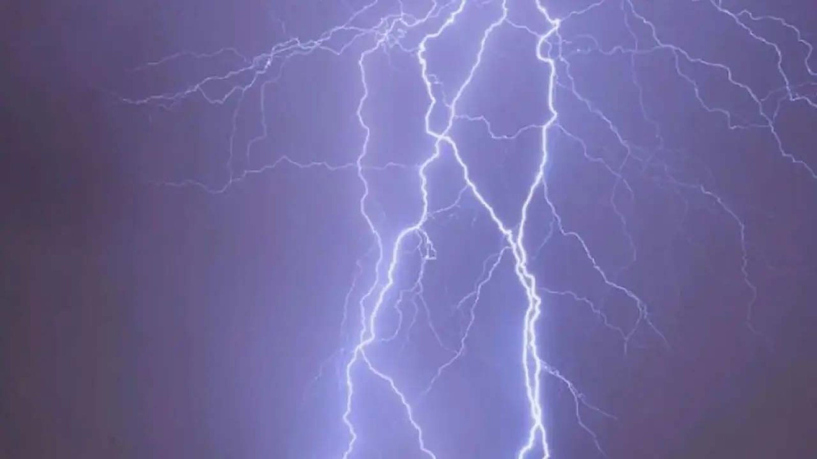 ছয় জেলায় বজ্রপাতে প্রাণ গেল ১২ জনের