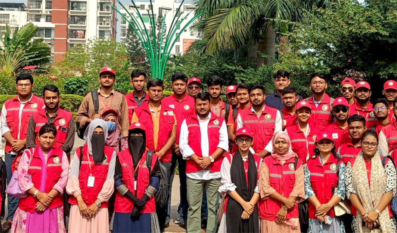 রাসিক প্রশাসকের সাথে রেড ক্রিসেন্ট  সোসাইটির স্বেচ্ছাসেবকদের সৌজন্য সাক্ষাৎ