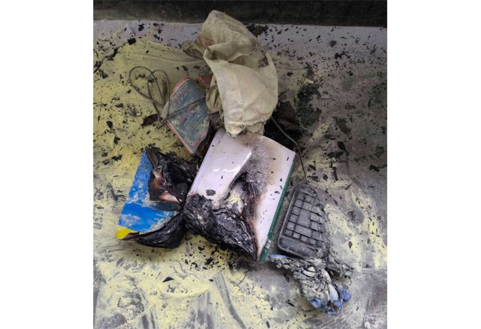 হামিদ হলের কক্ষে আগুনের সূত্রপাত,শিক্ষার্থীদের প্রচেষ্টায় নিয়ন্ত্রণে