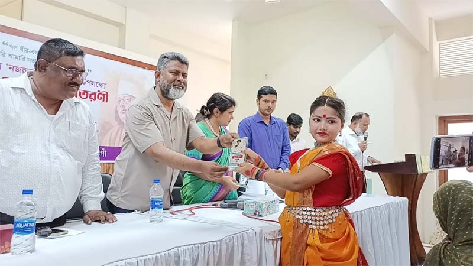 বদলগাছীতে নজরুল বর্ষের সমাপনী, পুরস্কার পেল ক্ষুদে নজরুলপ্রেমীরা