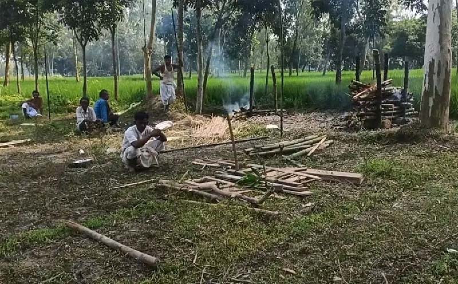 স্বামীর মৃত্যুর পর স্ত্রীর আত্মহত্যা, পঞ্চগড়ের পাশাপাশি চিতায়
