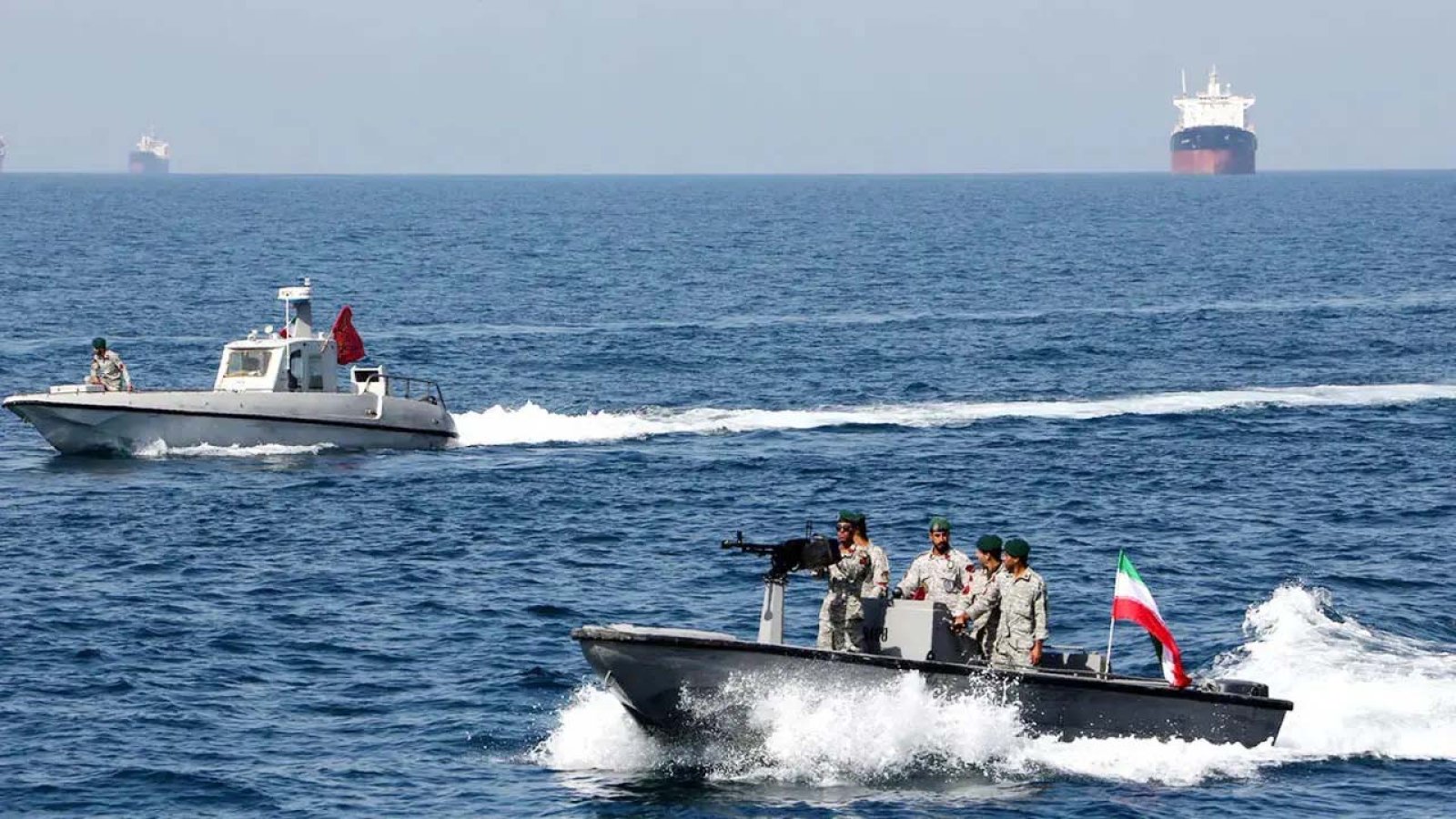 যুক্তরাষ্ট্র অবরোধ না তোলা পর্যন্ত হরমুজ প্রণালি বন্ধ থাকবে