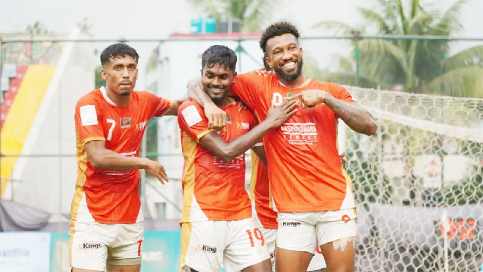 ব্রাদার্সকে ৪ গোলে হারিয়ে ফাইনালে কিংস