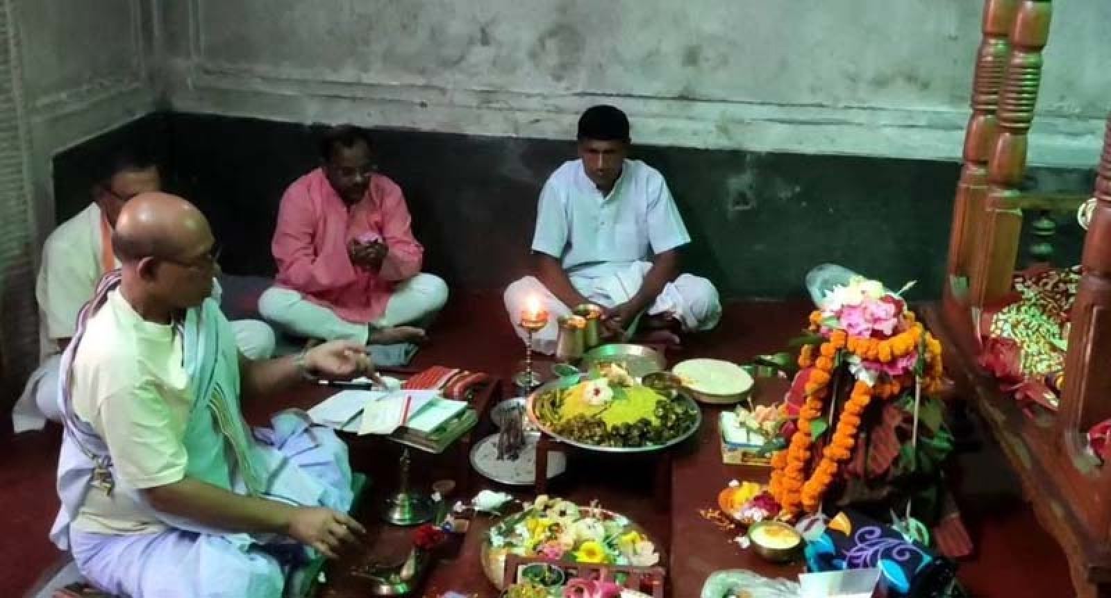 বোদা বদেশ্বরী মন্দিরে মহালয়া উৎসবে পুণ্যার্থীদের ঢল, মন্দিরে পূজো দিলেন ভারতীয় সহকারী হাইকমিশনার মনোজ কুমার