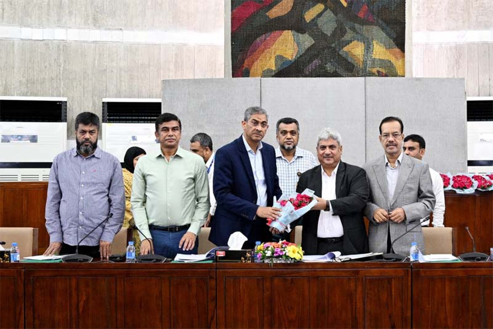 পানি সম্পদ মন্ত্রণালয়ের সংসদীয় স্থায়ী কমিটির সভাপতিকে ফুলেল শুভেচ্ছা