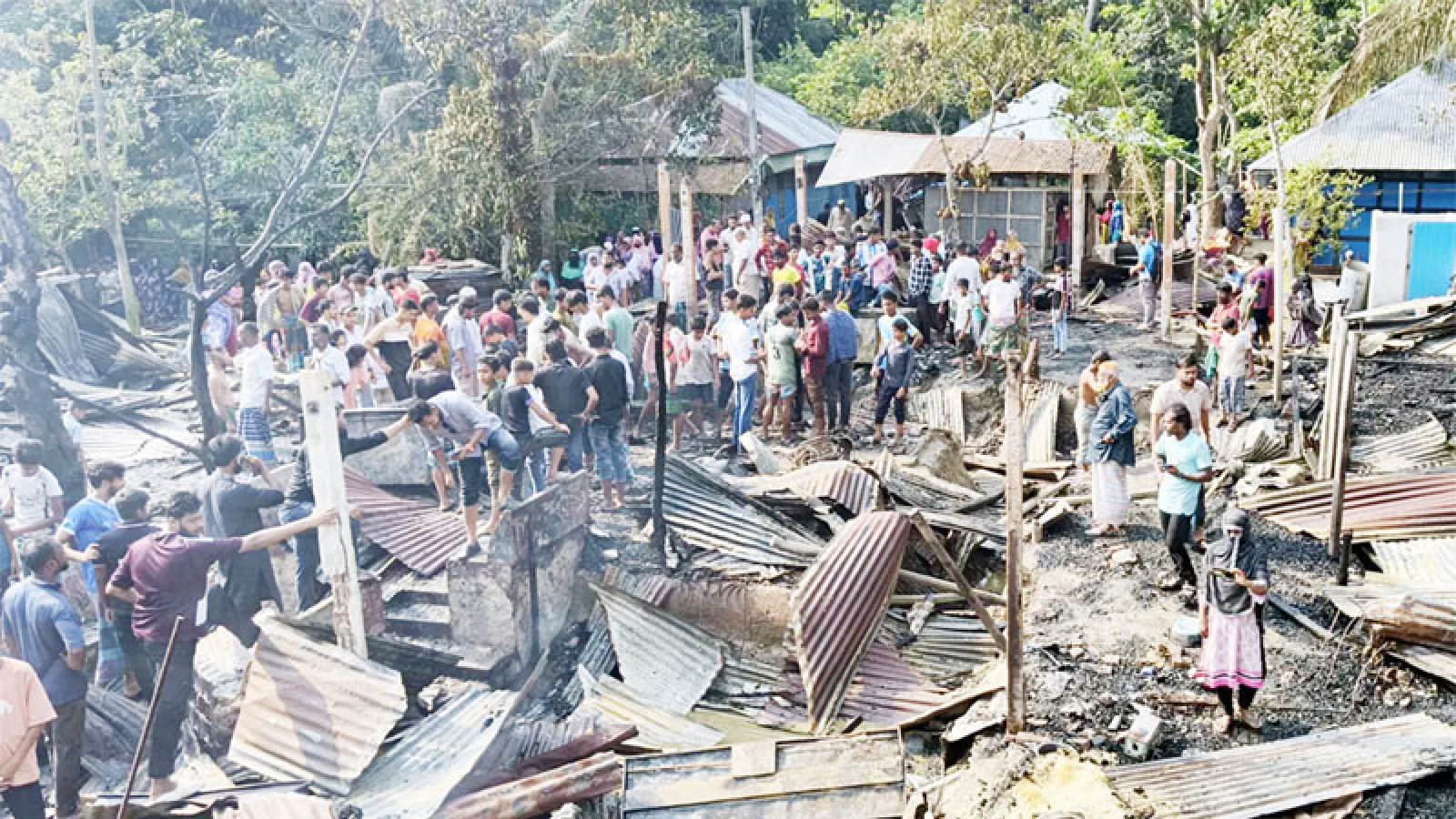 ভয়াবহ  অগ্নিকাণ্ডে পুড়ল ২০টি বসতঘর