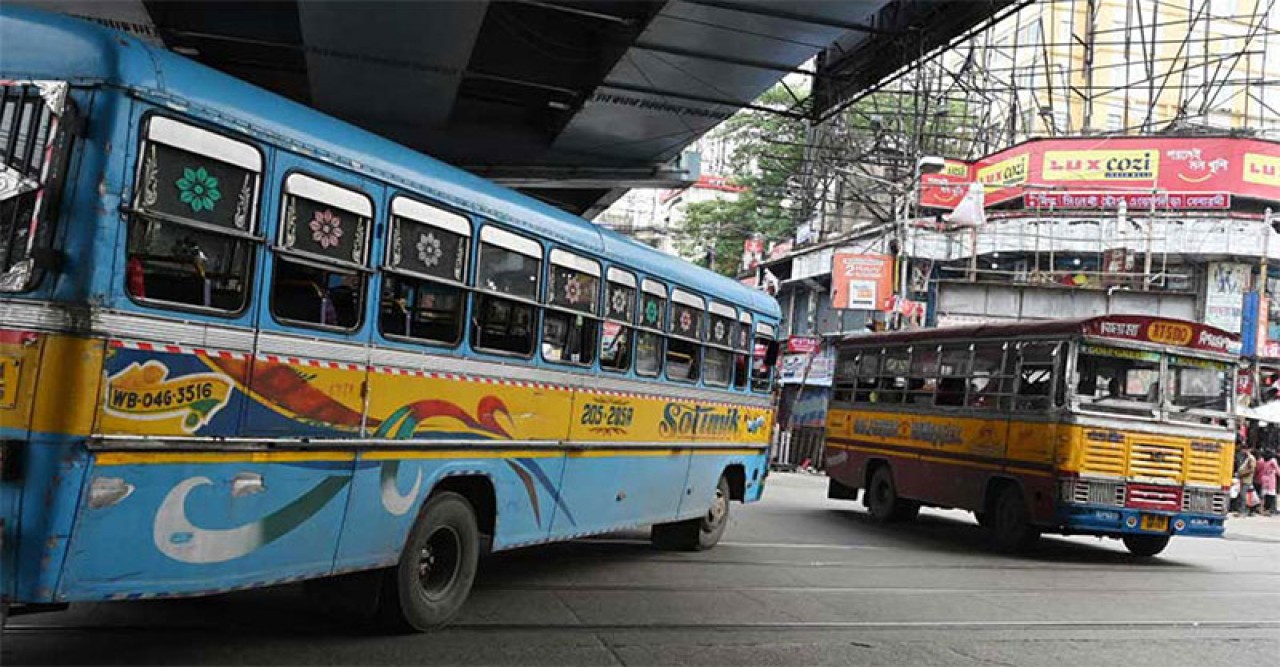 পারমিট ছাড়া কলকাতা শহরে চালানো যাবে না কোনো বাস