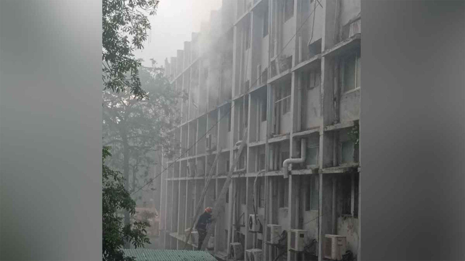 খুলনা মেডিকেল কলেজ হাসপাতালে আগুন, এক ঘণ্টার চেষ্টায় নিয়ন্ত্রণে
