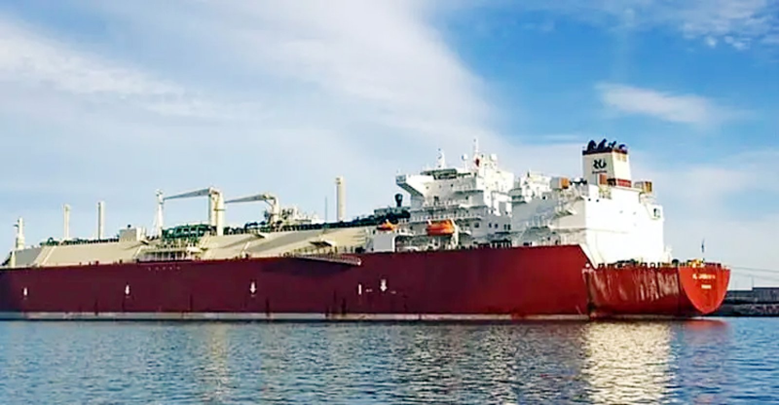 গ্যাস ও তেলবাহী  আটটি জাহাজ চট্টগ্রাম বন্দরে পৌঁছেছে