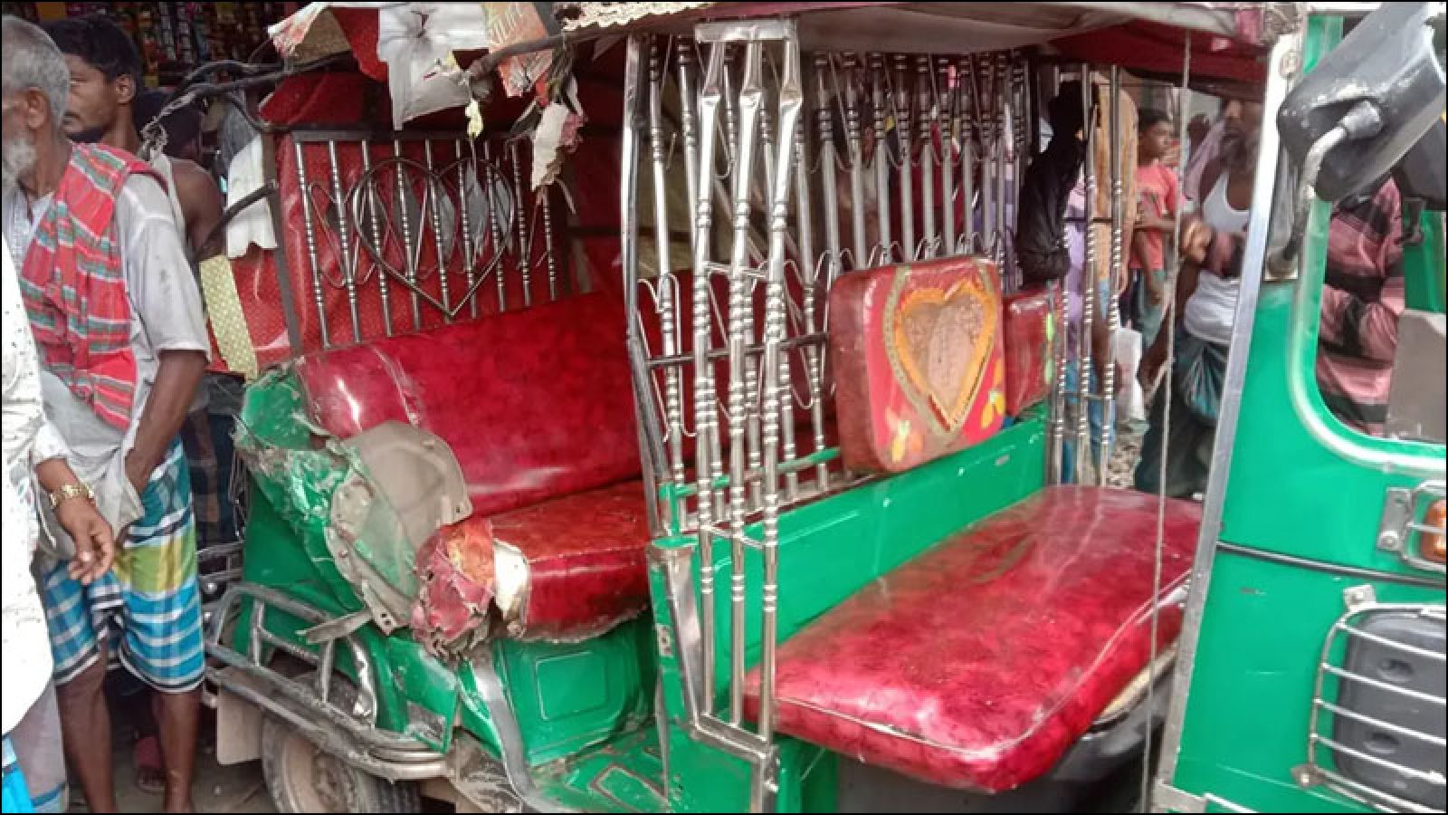পিকআপ-সিএনজির সংঘর্ষে প্রাণ গেল বাবা-ছেলে
