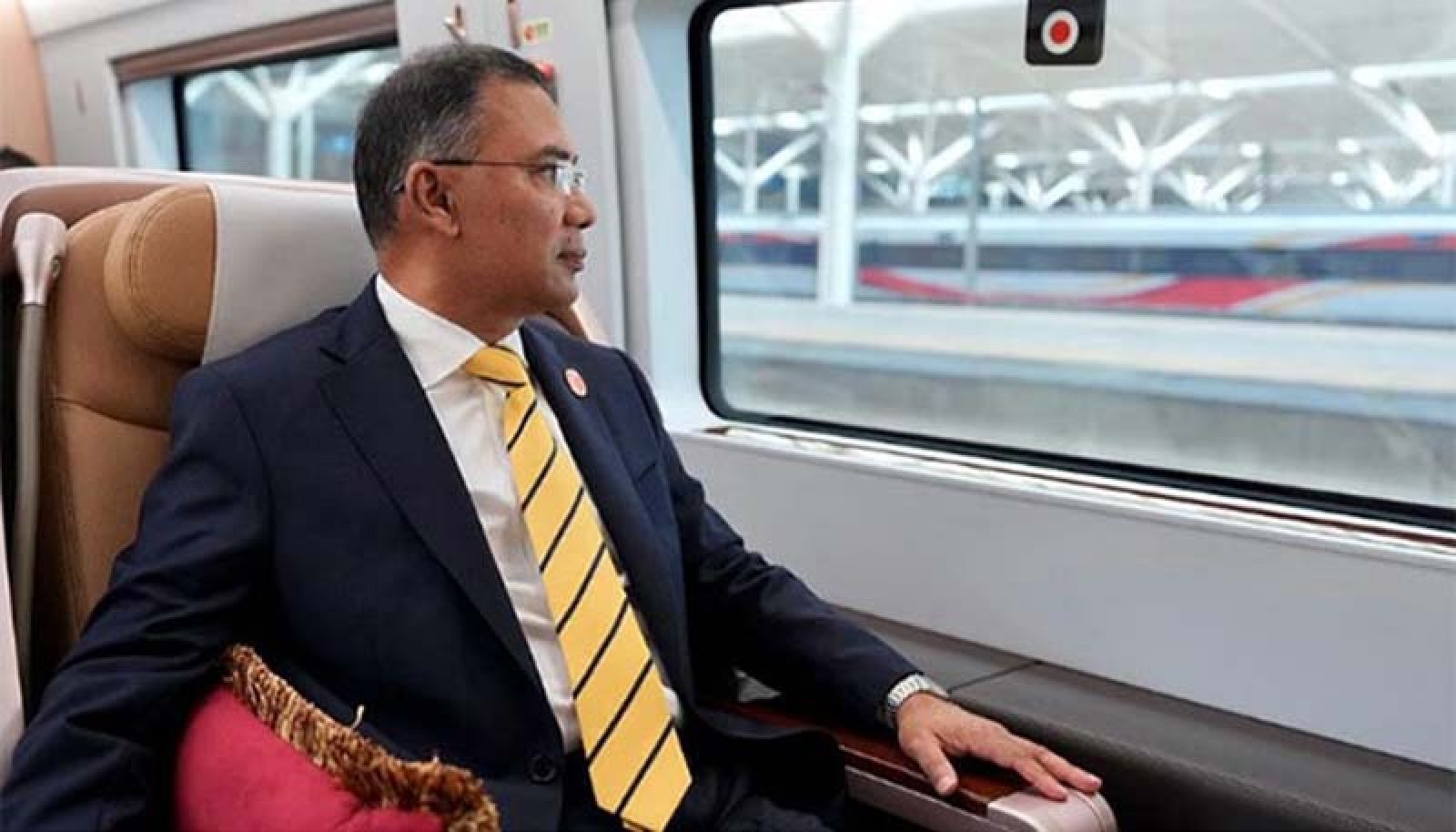 চীনের দালিয়ান থেকে বেইজিংয়ের পথে প্রধানমন্ত্রী