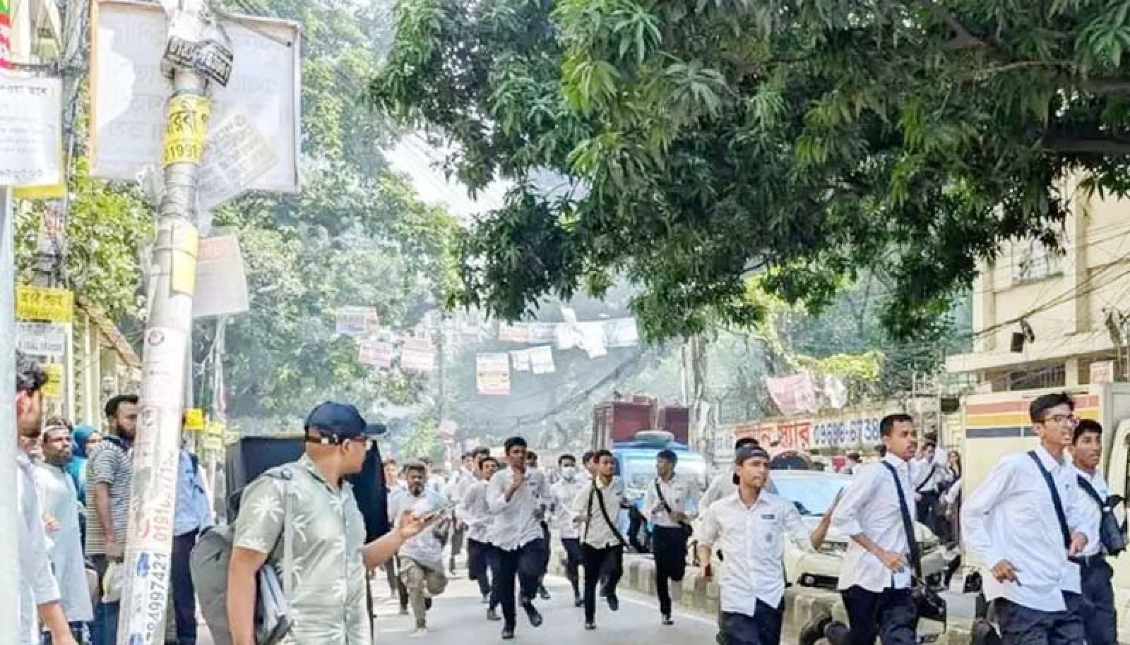 ঢাকা কলেজ ও আইডিয়াল কলেজ শিক্ষার্থীদের মধ্যে সংঘর্ষ