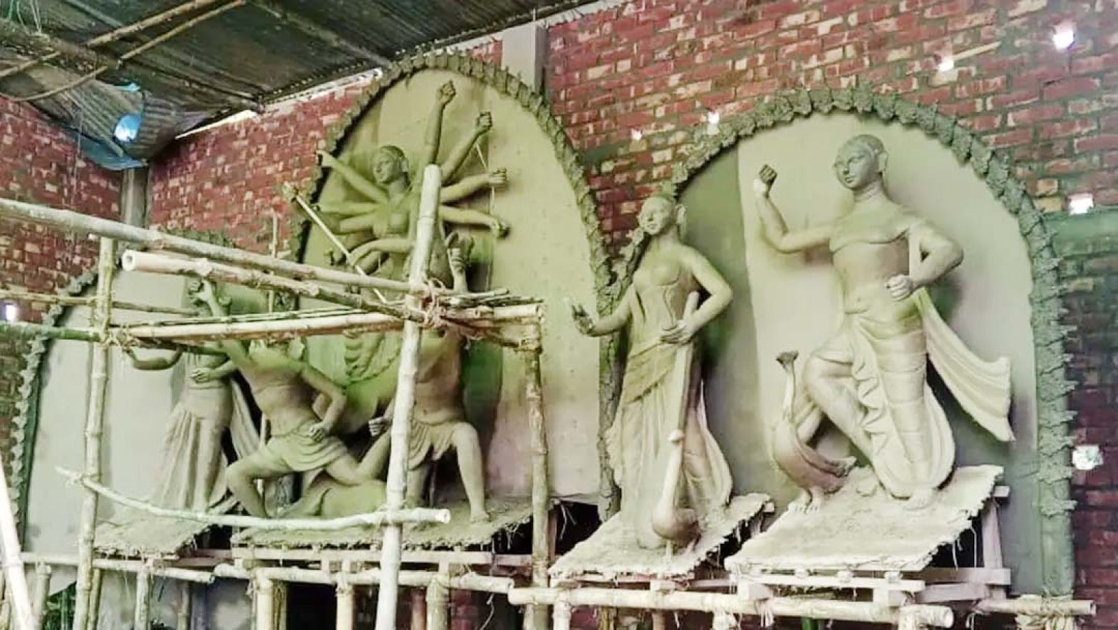 নীলফামারীতে ৮৯০ পূজামণ্ডপে চলছে শেষ মুহূর্তের প্রস্তুতি