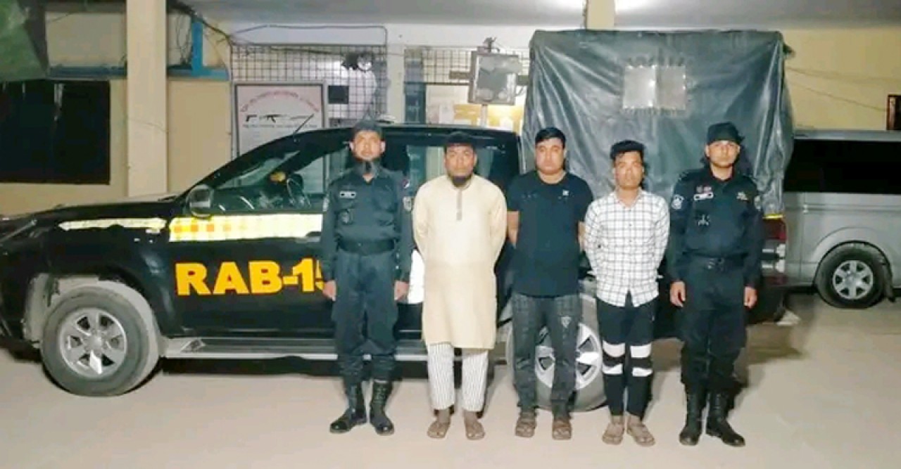 টেকনাফে লাখ ইয়াবাসহ গ্রেফতার ৩