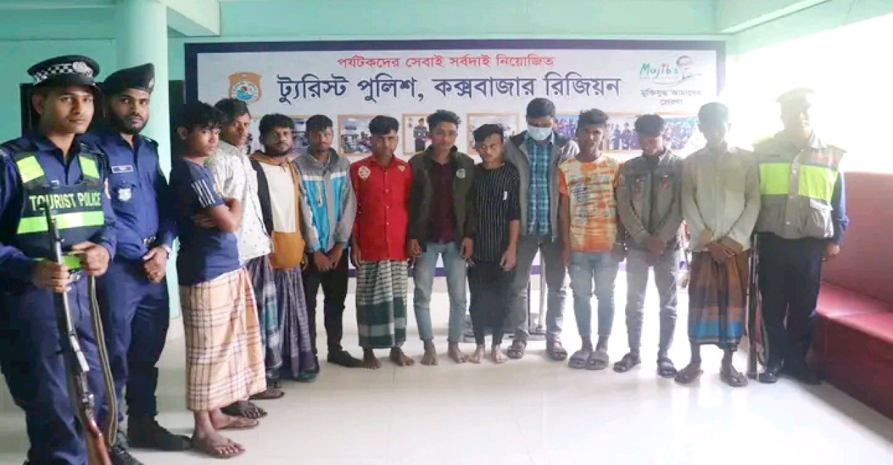 কক্সবাজারে স্পার নামে অসামাজিক কার্যকলাপ॥ ভুয়া সাংবাদিকসহ আটক ৩৮