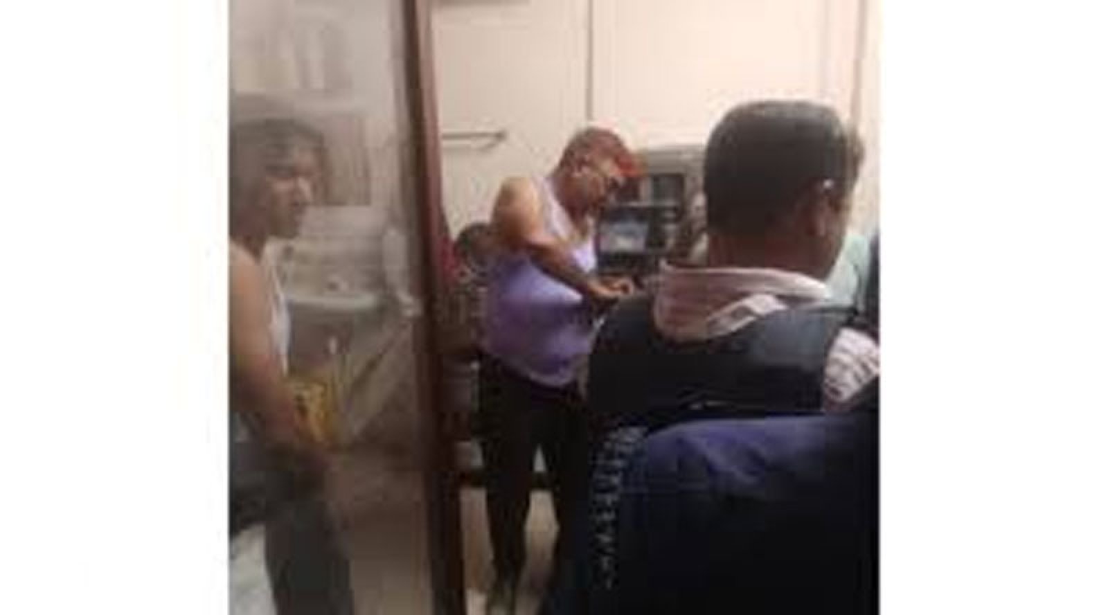 পদ্মায় পুলিশের ওপর সন্ত্রাসী হামলা , ওসিসহ ৫  সদস্য আহত