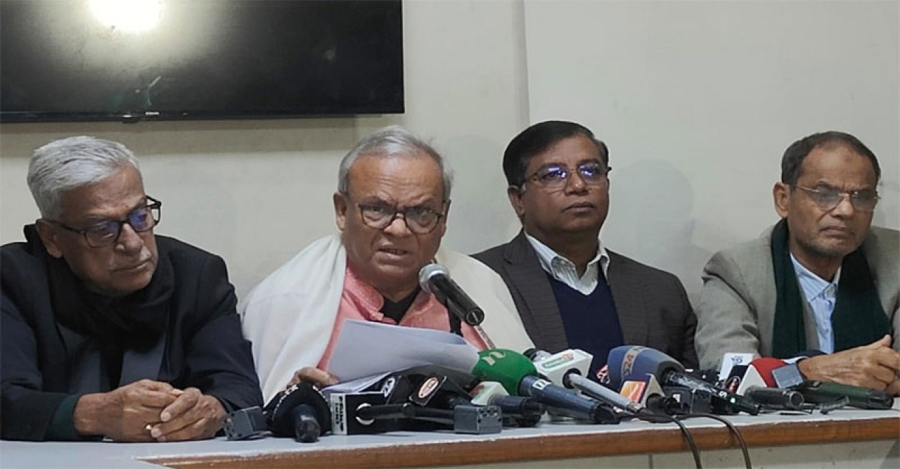 সরকার প্রাণ বাঁচাতে ঊর্ধ্বশ্বাসে দৌড়াচ্ছে : রিজভী