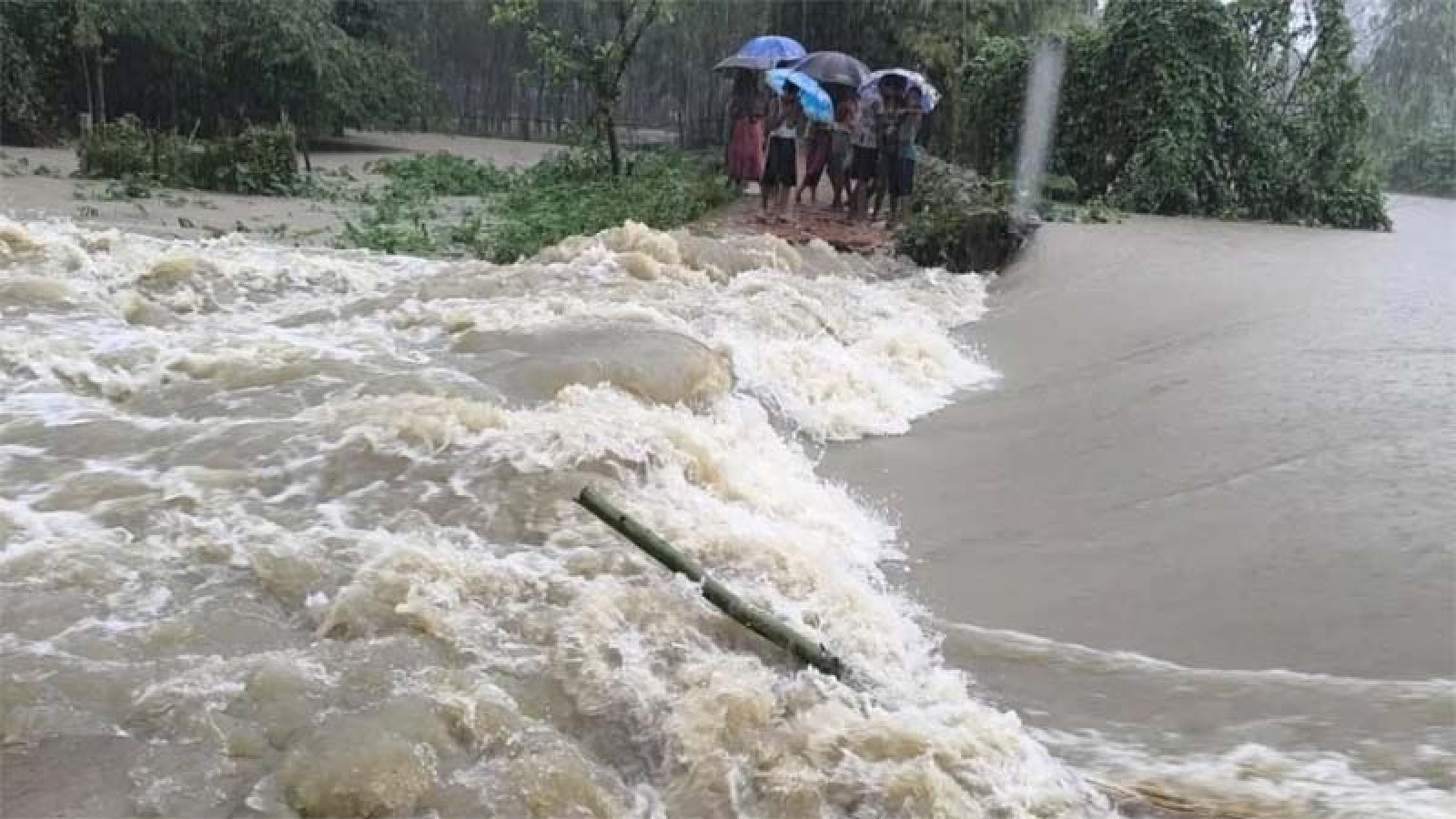 বন্যার পানিতে ডুবে ২ শিশুর মৃত্যু, প্রায় তিন লক্ষাধিক মানুষ পানিবন্দি