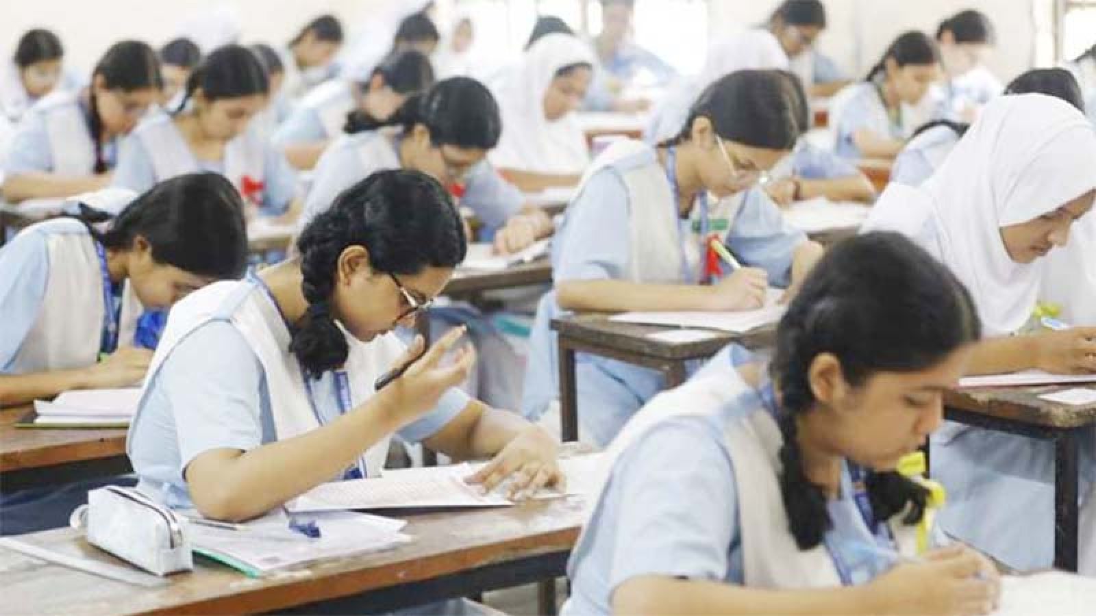 চট্টগ্রাম ছাড়া সব বোর্ডে এইচএসসি ও সমমান পরীক্ষা চলবে