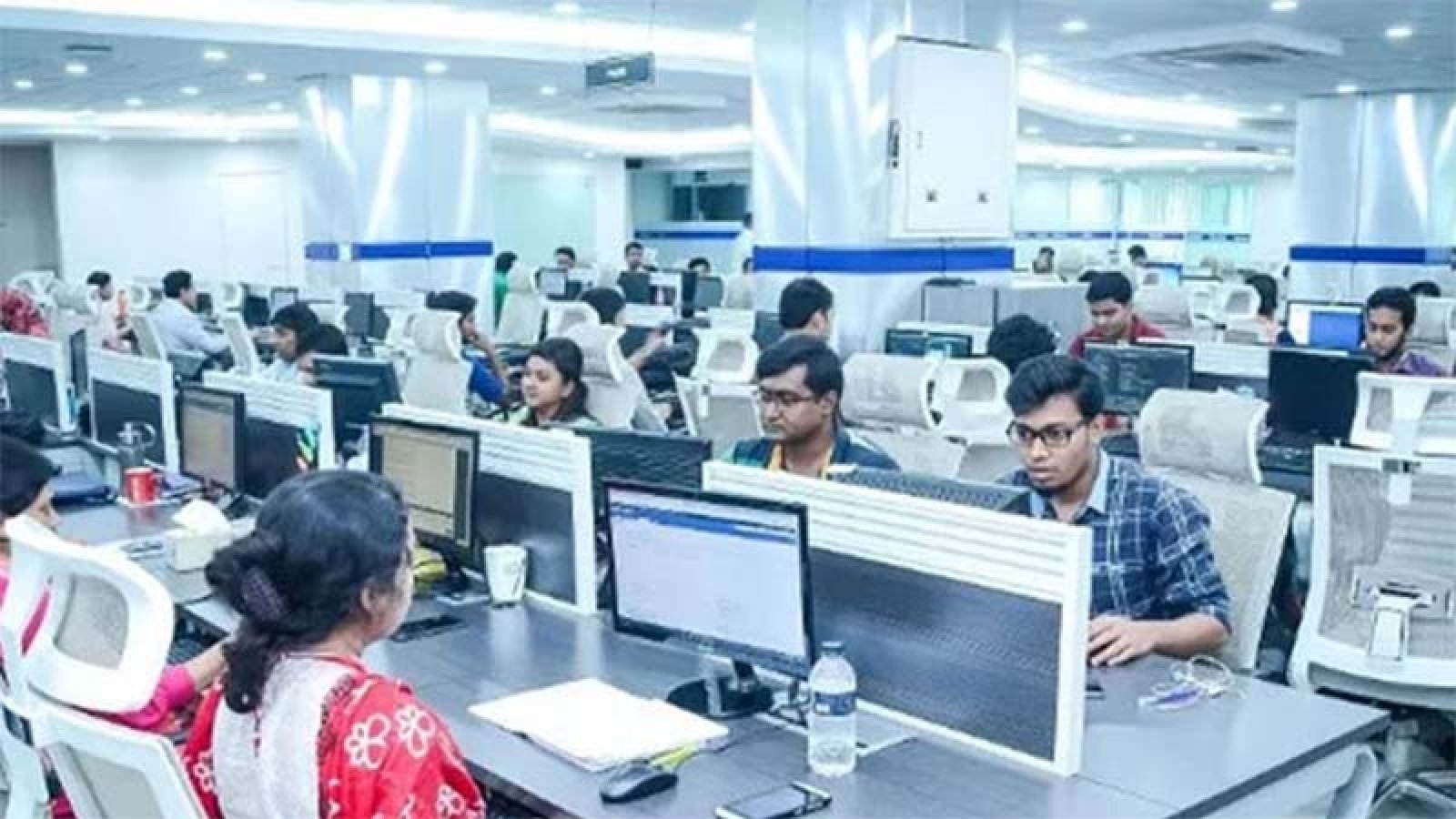 পাঁচ দিনের ছুটি শেষে খুলেছে অফিস-আদালত