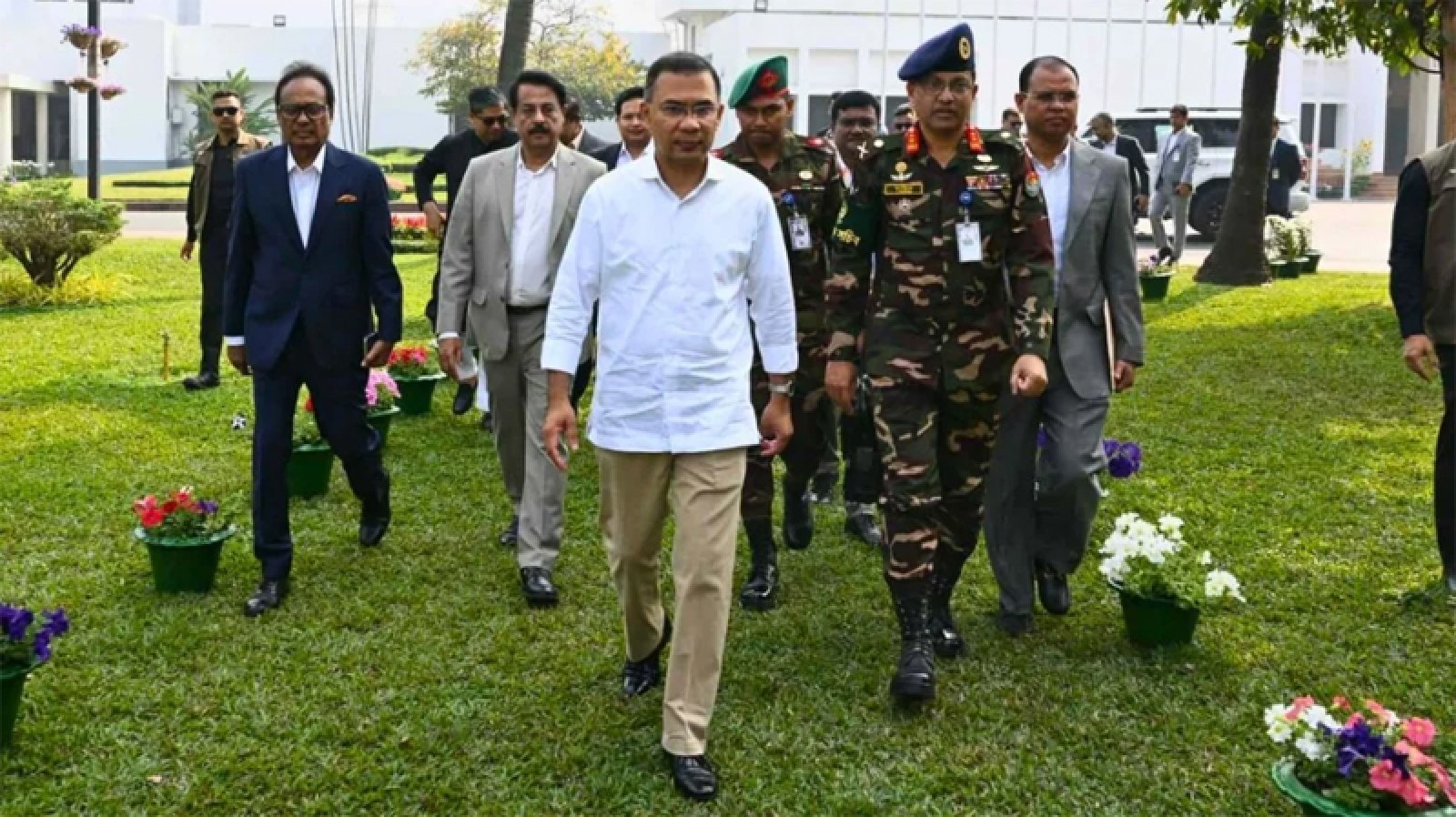প্রথমবারের মতো তেজগাঁও কার্যালয়ে অফিস করলেন
