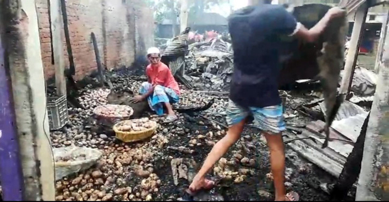 চাঁদপুরে আগুনে পুড়ল ১৪ ব্যবসা প্রতিষ্ঠান