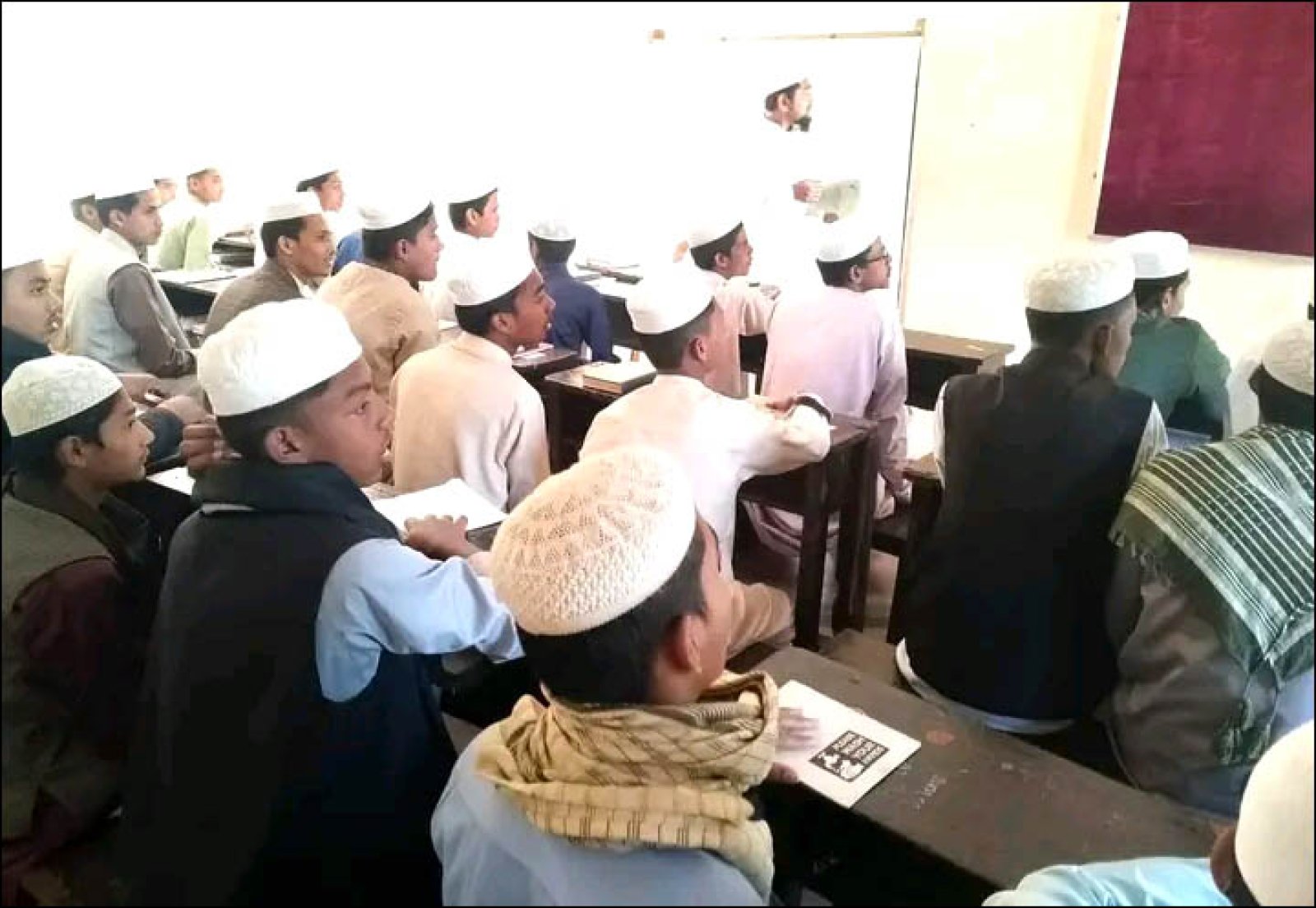 আরবী ভাষায় দক্ষতা অর্জনের বিকল্প নেই