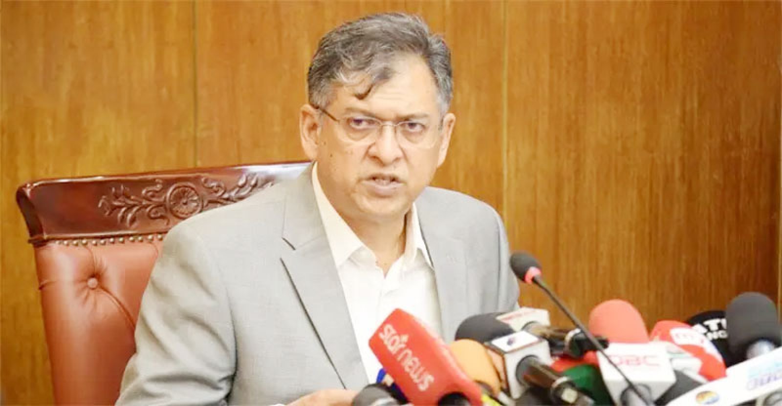 আমরা চাই শেখ হাসিনা মামলা ফেস করুক :  স্বরাষ্ট্রমন্ত্রী