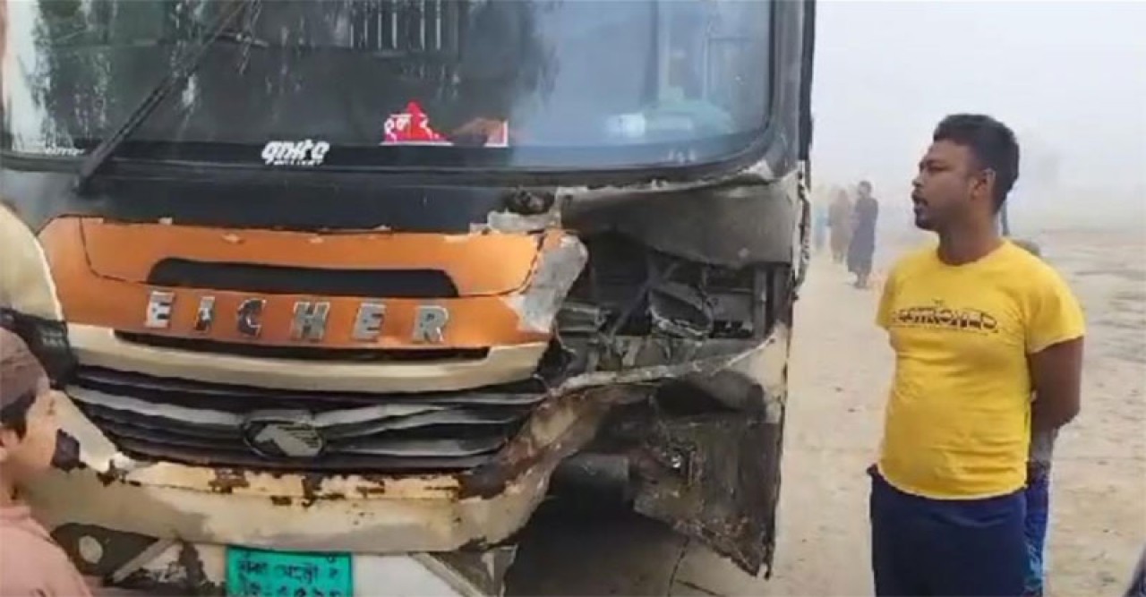 বাসচাপায় মা‌-ছেলের মৃত্যু