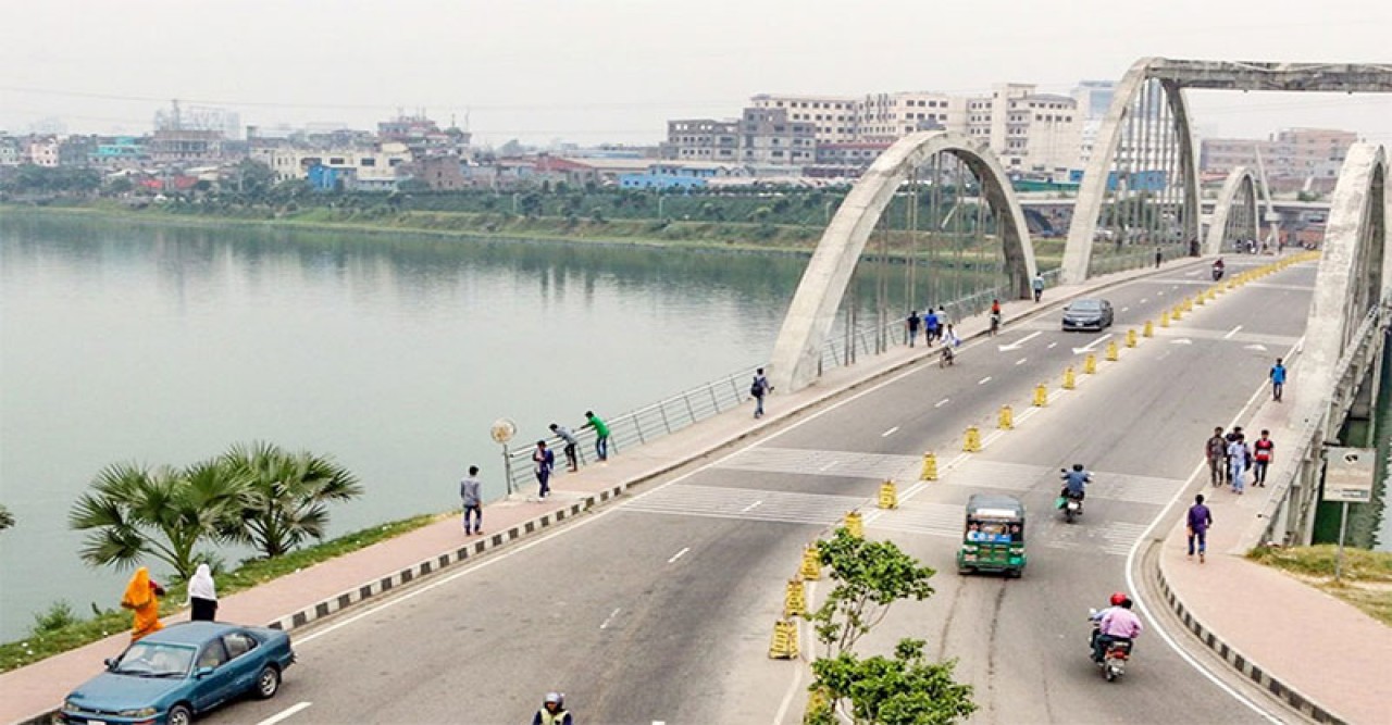 হাতিরঝিলে সড়ক দুর্ঘটনায় চালক নিহত
