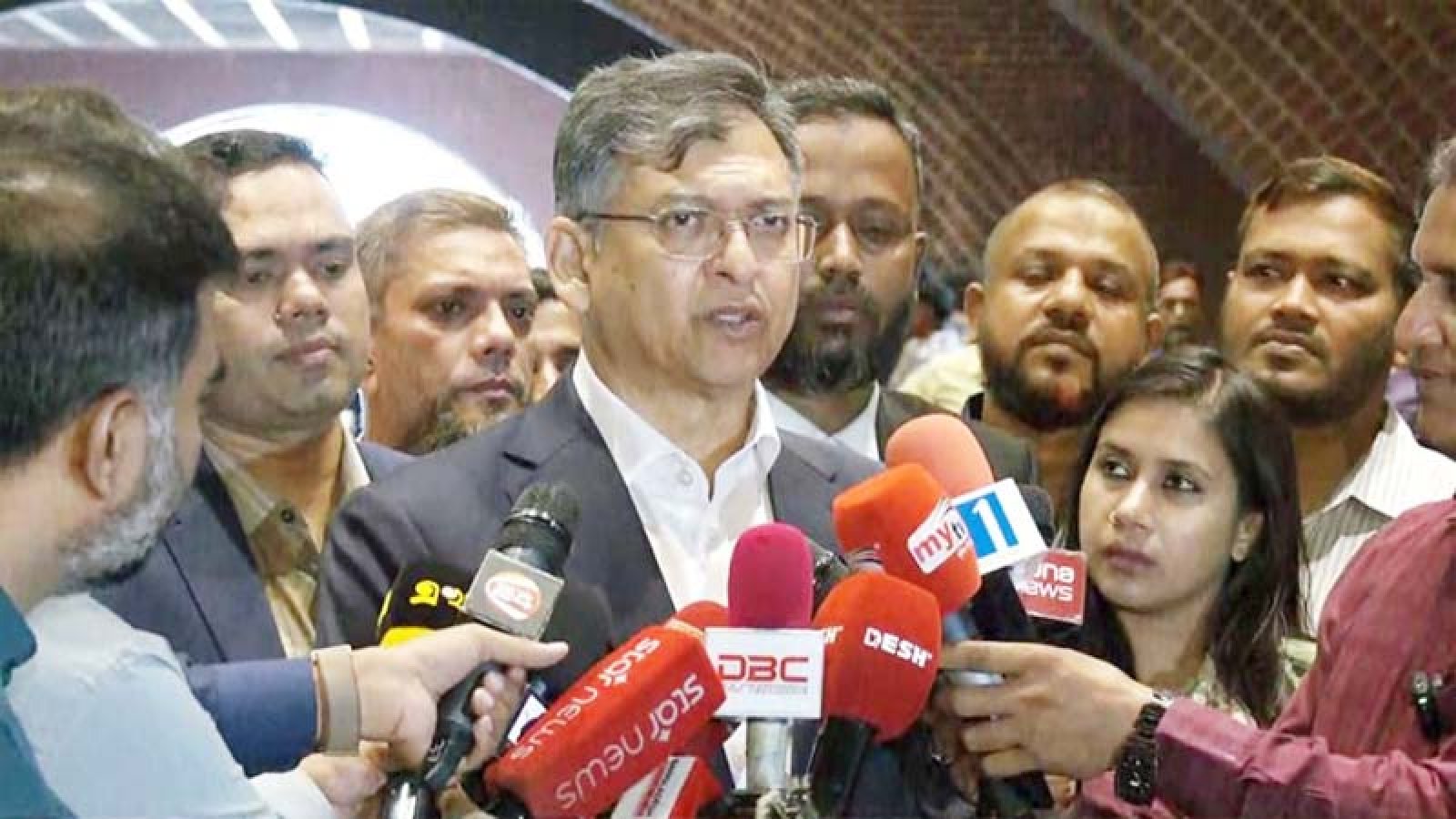 সংবিধান অনুযায়ী সংসদ আহ্বান, সংস্কার পরিষদ বলতে কিছু নেই