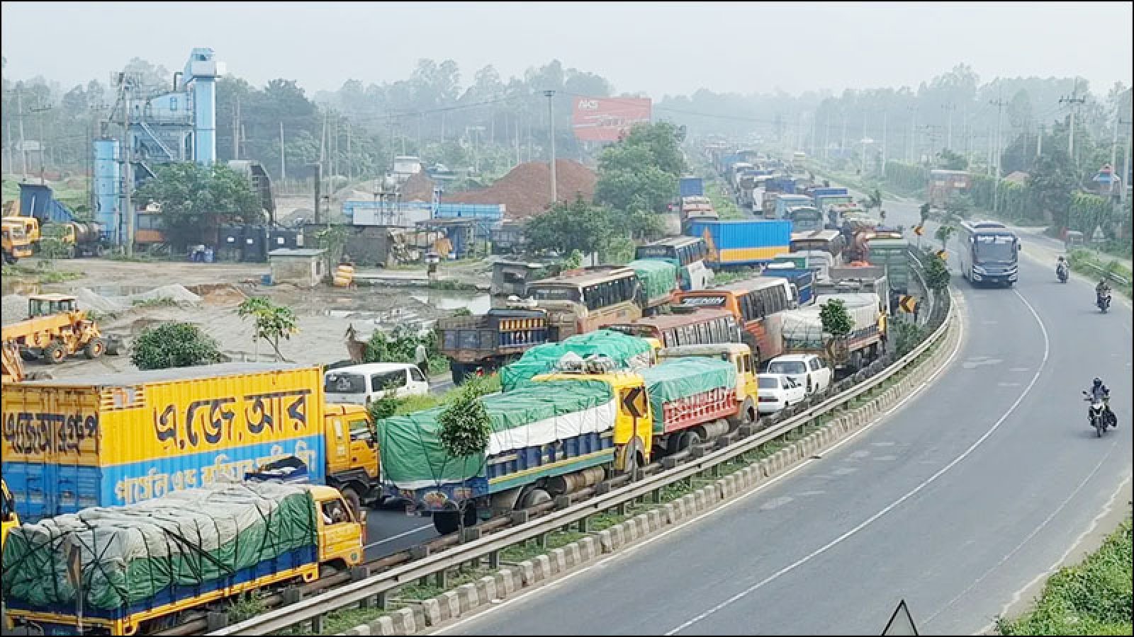 ঢাকা-টাঙ্গাইল মহাসড়কে ১৮ কিলোমিটার দীর্ঘ যানজট